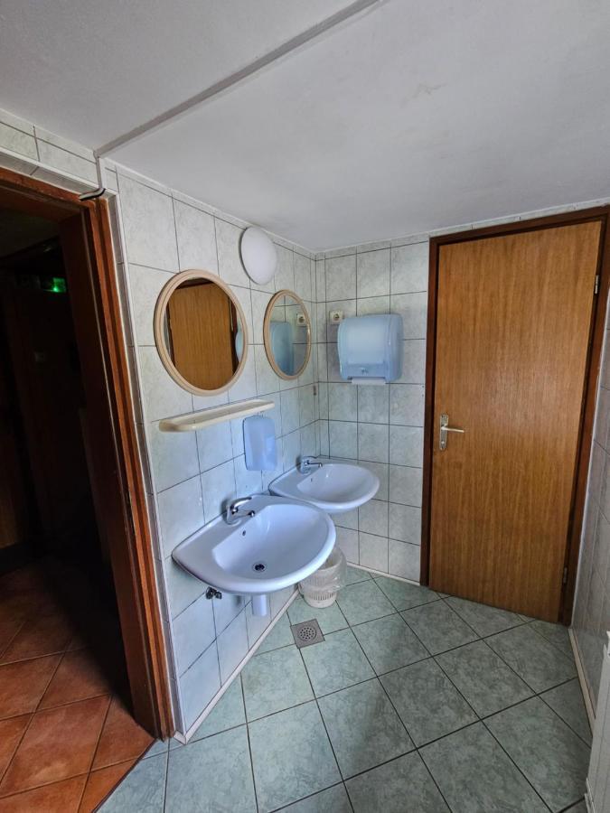 Ruska Koca Hotel Hočko Pohorje Buitenkant foto